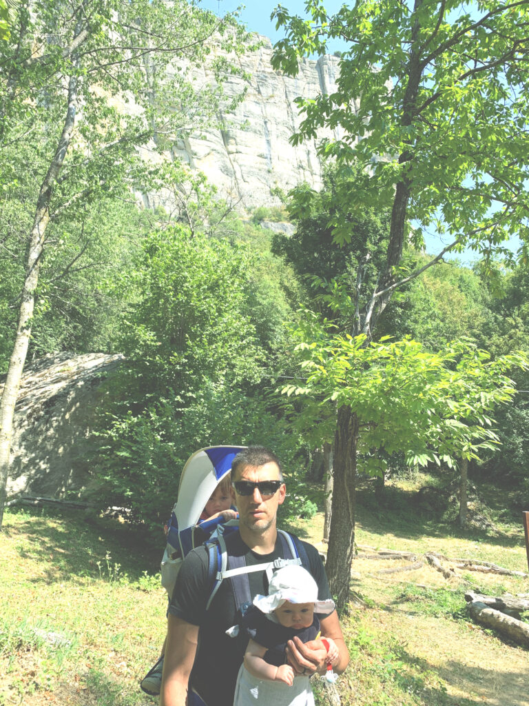 Antonio Pisanò Co Founder of Girotondo Basecamp with the little ones against the Pietra di Bismantova on the Appennino Reggiano